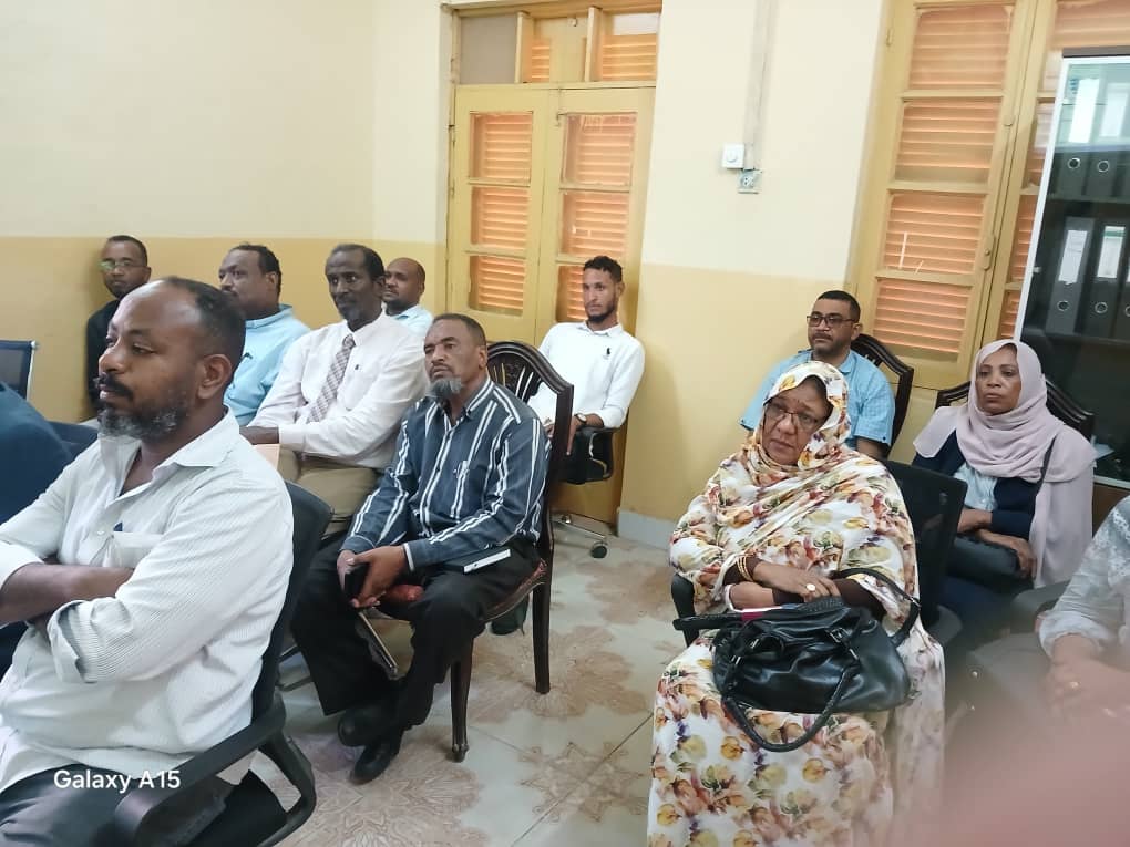 افتتح السيد الامين العام 
الدورة التدريبية وقدمها د.محمد الصافي خبير مكافحة غسل الأموال وتمويل الإرهاب